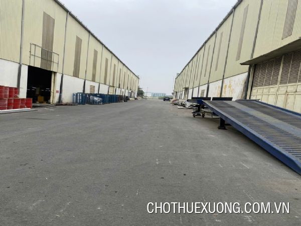 位于河内市山西县巴维镇,32号公路旁,面积1000-2000平方米的精美厂房出租。